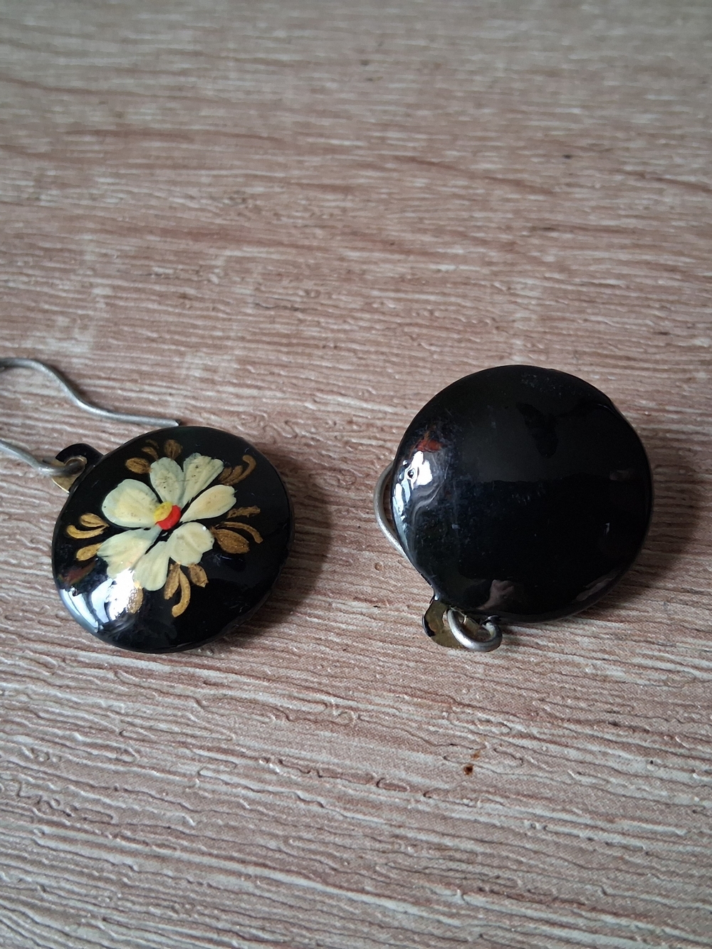 Vinyage Hand-Painted Laquer Black Floral Drop Earrings - Picture 3 of 3